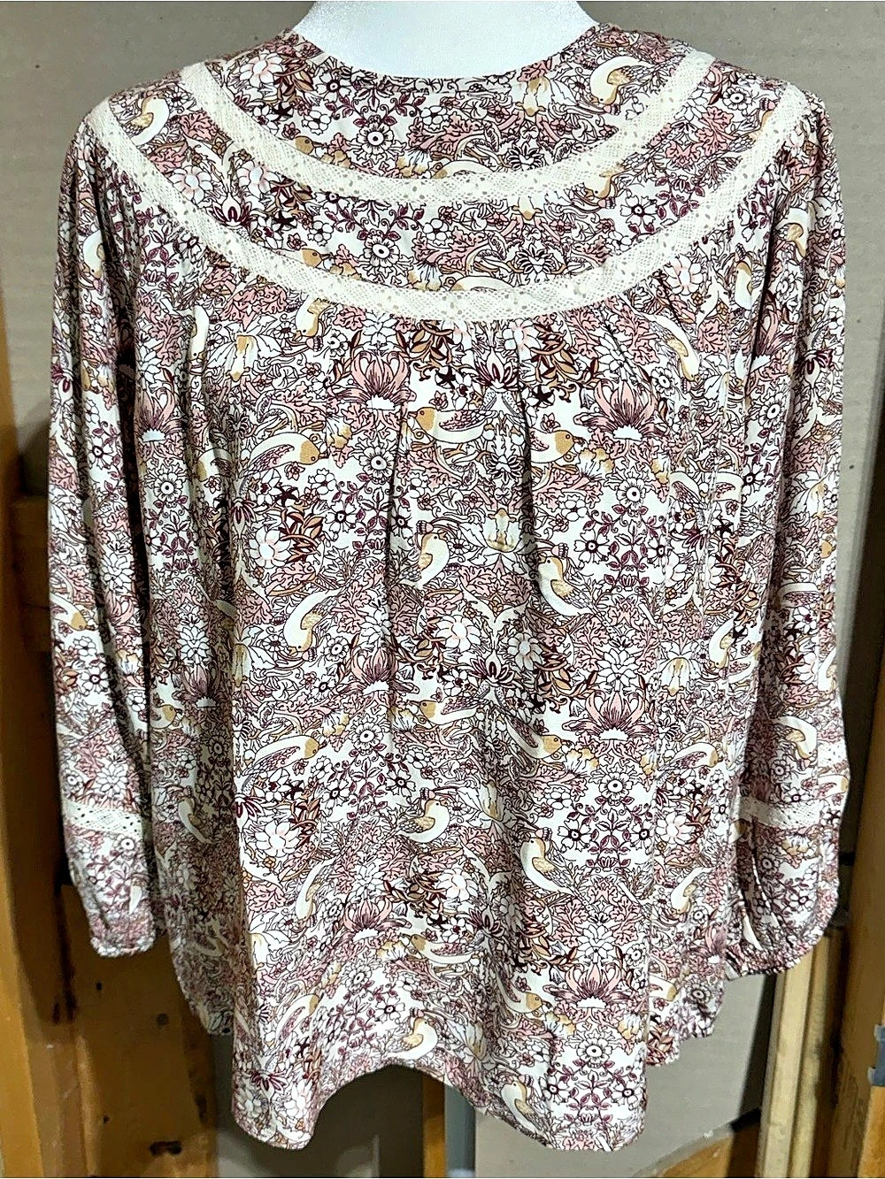 LOFT Blouse Floral in Pink & White Size Medium NWT